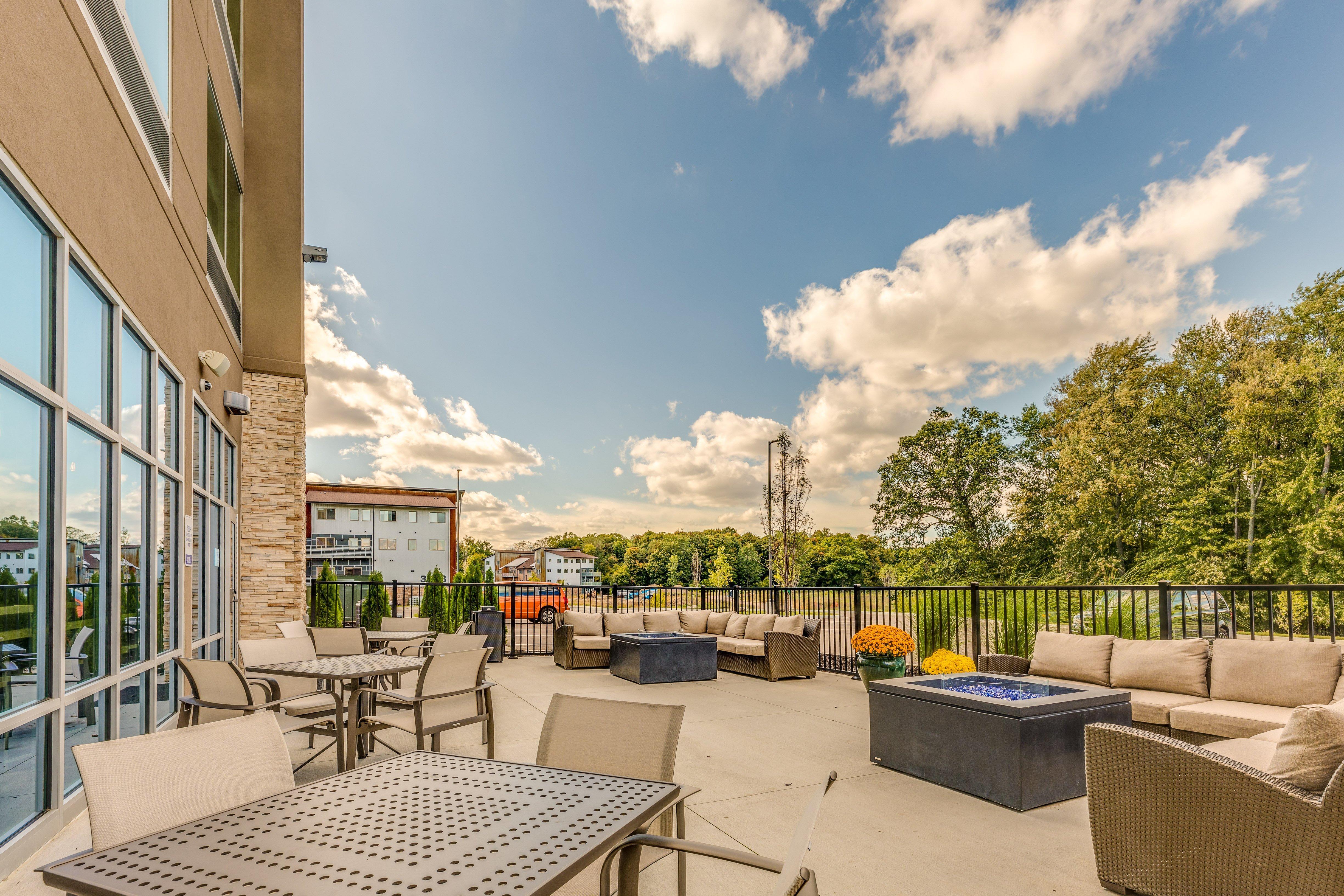 Holiday Inn Express & Suites Okemos - University Area By Ihg Exterior photo